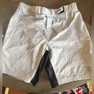 Hayabusa men’s shorts size XL
For BJJ, MMA, and Muay Thai